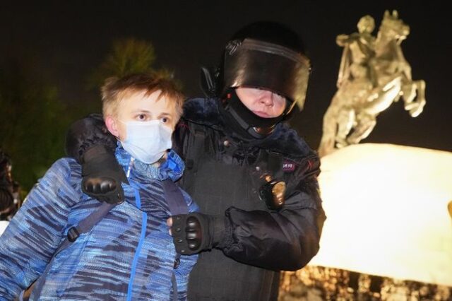 Ρωσία: Χιλιάδες συλλήψεις στις αντιπολεμικές συγκεντρώσεις
