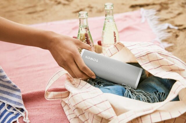 Γνωρίστε το Sonos Roam, το εξαιρετικά φορητό έξυπνο ηχείο που σας επιτρέπει να μεταφέρετε την εμπειρία Sonos παντού