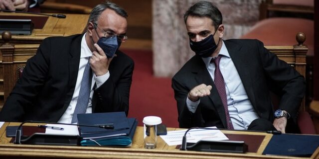 Πληθαίνουν τα “καμπανάκια” κινδύνου για την οικονομία