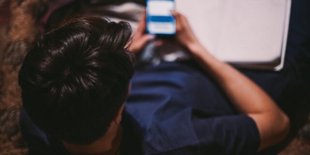 Μελίσσια: Άγριος ξυλοδαρμός 16χρονου από έξι συνομηλικούς του για ένα SMS
