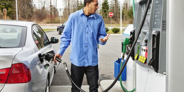 Στα 2 ευρώ/λίτρο έφτασε η βενζίνη – TOP 5 συμβουλές για οικονομική οδήγηση