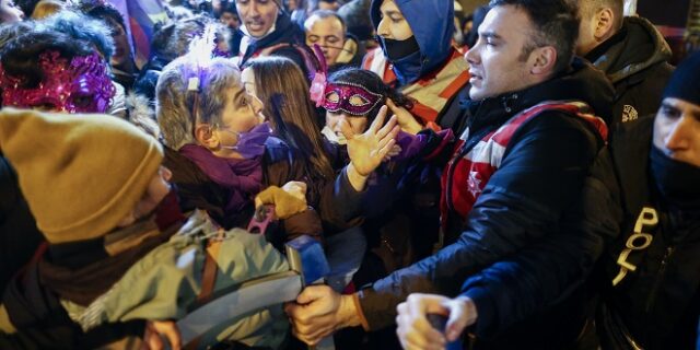 Τουρκία: Διαδήλωσαν για την Ημέρα της Γυναίκας παρά την απαγόρευση της κυβέρνησης