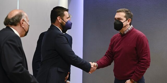 Τσίπρας: Οι “μέλισσες” έφαγαν τη δέσμευση Μητσοτάκη για την εθνική σύνταξη της μειονότητας