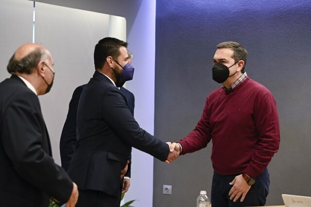 Τσίπρας: Οι “μέλισσες” έφαγαν τη δέσμευση Μητσοτάκη για την εθνική σύνταξη της μειονότητας