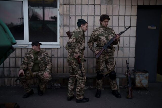 Πόλεμος στην Ουκρανία: Μαίνονται οι μάχες βορειοδυτικά, δύσκολη η κατάσταση στην Ιζιούμ