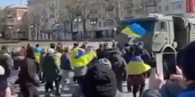 Ουκρανία – Χερσώνα: Ο κόσμος στους δρόμους κατά της ρωσικής κατοχής