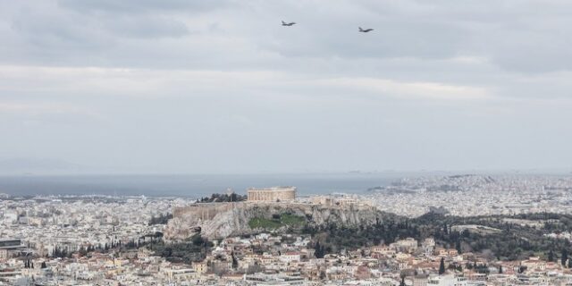 Μαχητικά αεροσκάφη και ελικόπτερα: Γιατί πέταξαν πάνω από την Αθήνα σήμερα