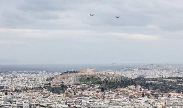 Μαχητικά αεροσκάφη και ελικόπτερα: Γιατί πέταξαν πάνω από την Αθήνα σήμερα