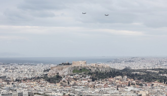 Μαχητικά αεροσκάφη και ελικόπτερα: Γιατί πέταξαν πάνω από την Αθήνα σήμερα