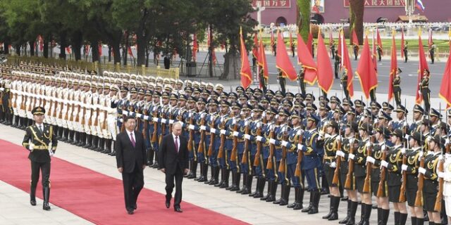 Πόλεμος στην Ουκρανία: Η Κίνα θέλει να στείλει όπλα στη Ρωσία, λένε οι ΗΠΑ