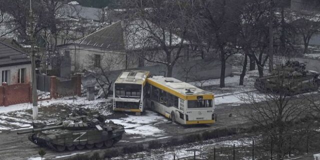 Πόλεμος στην Ουκρανία: Κομβικές συνομιλίες εν μέσω βομβαρδισμών – Αισιοδοξία από τις δύο πλευρές