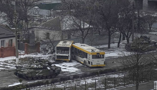 Πόλεμος στην Ουκρανία: Κομβικές συνομιλίες εν μέσω βομβαρδισμών – Αισιοδοξία από τις δύο πλευρές