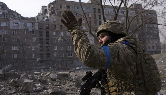 Πόλεμος στην Ουκρανία: Αισιοδοξία σε διπλωματικό επίπεδο, νεκροί και τραυματίες στο πεδίο της μάχης