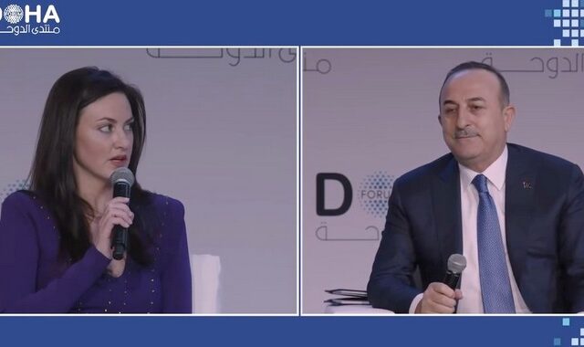 Η Αμερικανίδα δημοσιογράφος που εξόργισε τον Τσαβούσογλου είχε γίνει “στόχος” του Πούτιν