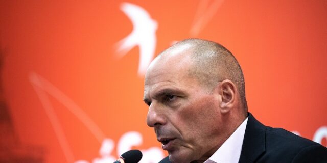 DiEM25: “Στεκόμαστε στο πλευρό όσων βγήκαν στους δρόμους της Γαλλίας”