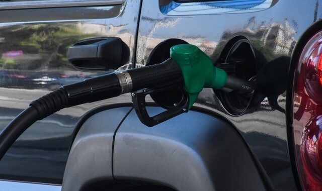 Ασμάτογλου: Στα 2,5 ευρώ το λίτρο η βενζίνη μέχρι το τέλος της εβδομάδας
