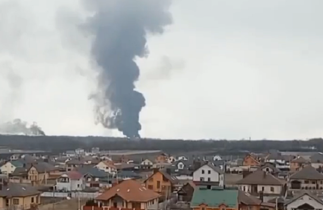 Ζελένσκι: Το αεροδρόμιο Βινίτσια κατεστράφη ολοσχερώς από ρωσικές ρουκέτες