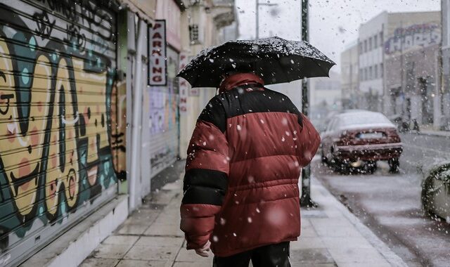 Καιρός: Τσουχτερό κρύο και χιόνια στην Αθήνα – Οι περιοχές που θα ντυθούν στα λευκά την Κυριακή