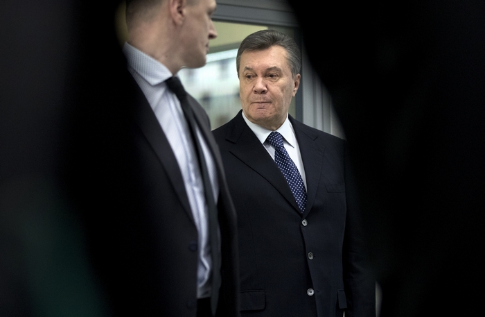 Ευθύνες Γιανουκόβιτς σε Ζελένσκι: “Σταμάτα την αιματοχυσία τώρα”