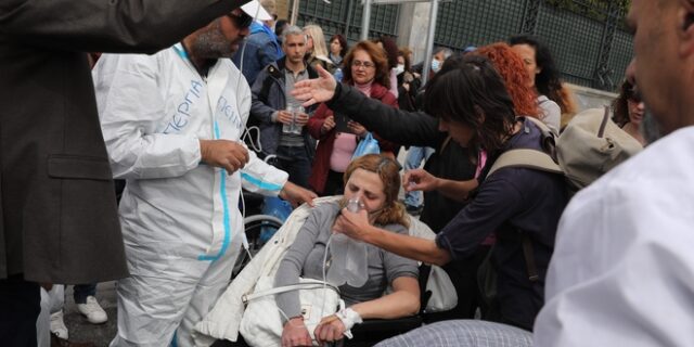 Μικρή ένταση και χημικά στη συγκέντρωση των υγειονομικών έξω από τη Βουλή