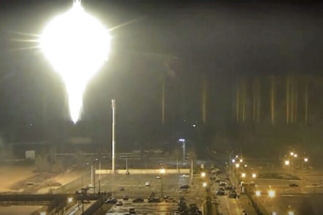 Πόλεμος στην Ουκρανία: Βομβάρδισαν το πυρηνικό εργοστάσιο στη Ζαπορίζια – Έσβησε η φωτιά