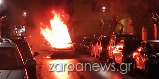 Κρήτη: Αναστάτωση στο κέντρο των Χανίων – Πήρε φωτιά σε κίνηση ΙΧ αυτοκίνητο