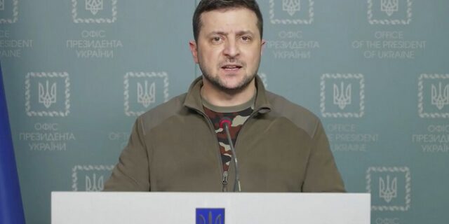 Ουκρανία: Δεν εγκαταλείπουν το Κίεβο ο πρόεδρος Ζελένσκι και το επιτελείο του