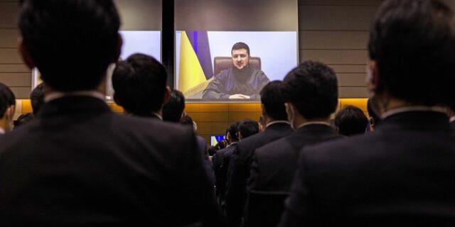 Ζελένσκι: Καλεί την Ιαπωνία να επιβάλει εμπορικό αποκλεισμό σε ρωσικά προϊόντα