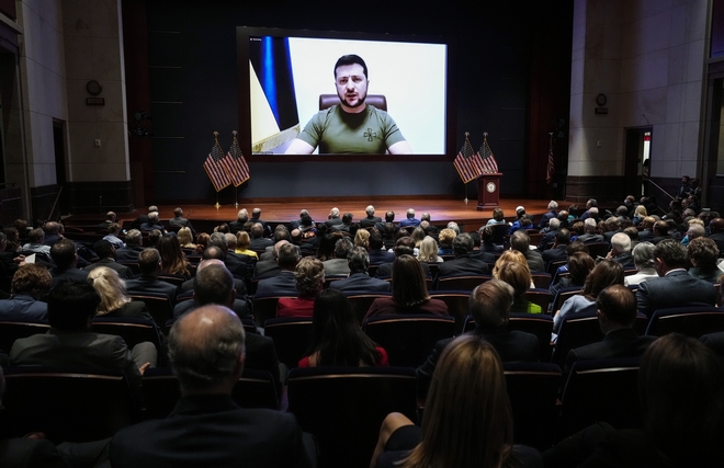 Ευρωπαίοι πολιτικοί προτείνουν τον Ζελένσκι και τον ουκρανικό λαό για το Nόμπελ Ειρήνης