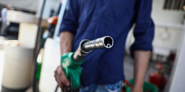 Fuel Pass: Ξεπέρασαν τις 100.000 οι αιτήσεις – Σε τι αφορούν
