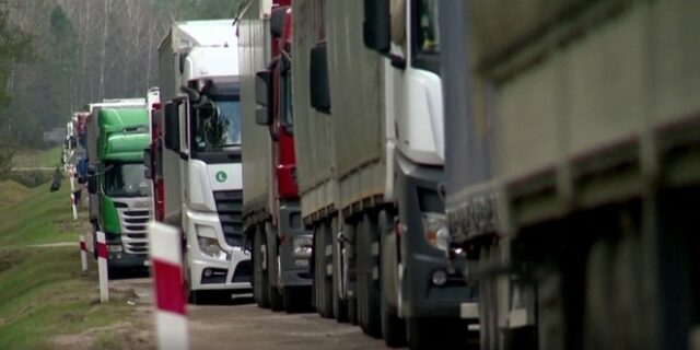 Ουκρανία: Χάος στα σύνορα Πολωνίας-Λευκορωσίας – Έως και 33 ώρες κολλημένοι οι οδηγοί φορτηγών