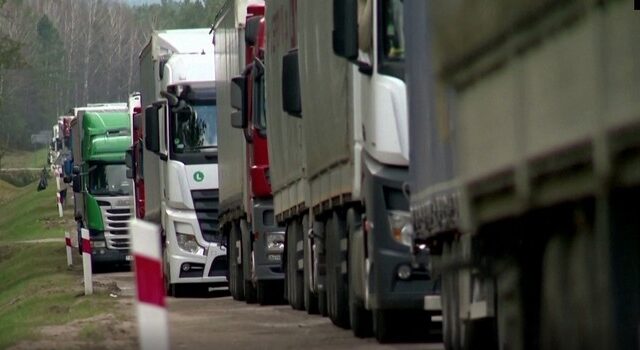 Ουκρανία: Χάος στα σύνορα Πολωνίας-Λευκορωσίας – Έως και 33 ώρες κολλημένοι οι οδηγοί φορτηγών