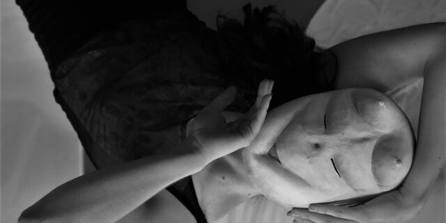 Nadja – Who am I; 4 γυναίκες χάνονται μέσα στους καθρέπτες ψάχνοντας τον εαυτό τους