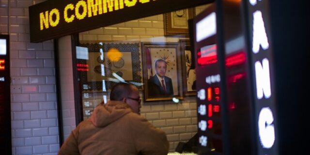 Τουρκία: Δημοσιογράφοι του Bloomberg αθωώθηκαν για άρθρο τους την περίοδο της νομισματικής κρίσης του 2018