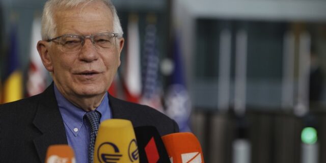 Μπορέλ: Καταδικάζει την επίθεση στον σιδηροδρομικό σταθμό του Κραματόρσκ
