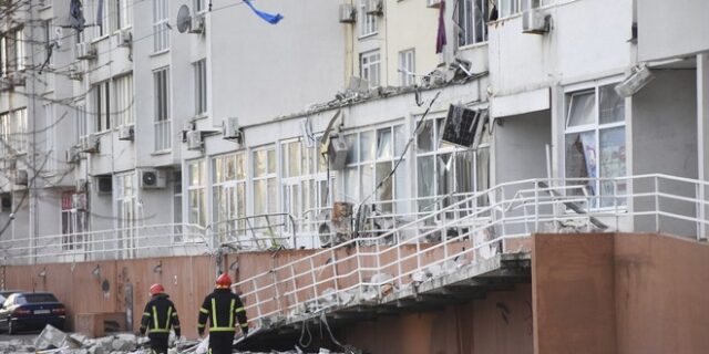 Ουκρανία: Άμαχοι στο έλεος των ρωσικών επιθέσεων – Εφορμούν εναντίον του Αζοφστάλ οι δυνάμεις