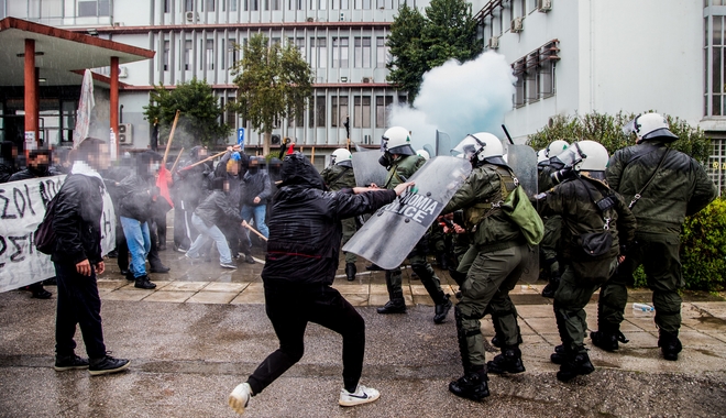 Θεσσαλονίκη: Επεισόδια στο ΑΠΘ και χρήση χημικών από τα ΜΑΤ