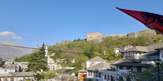 Βρίσκεσαι στη νότια Αλβανία και δεν μιλάς Ελληνικά στους ντόπιους; Κακώς!