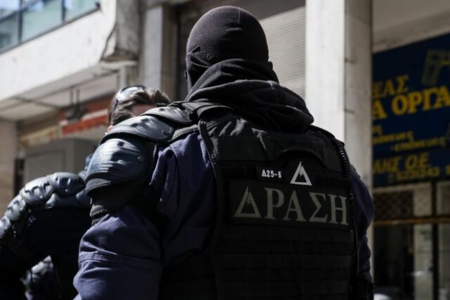 ΑΕΚ – Παναθηναϊκός: Συνελήφθη αστυνομικός στα Λιόσια για χειρονομίες προς τους οπαδούς