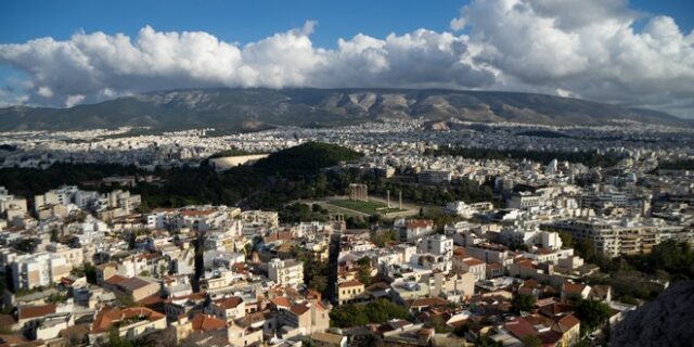 Καιρός Αθήνα: Γενικά αίθριος με αραιές νεφώσεις
