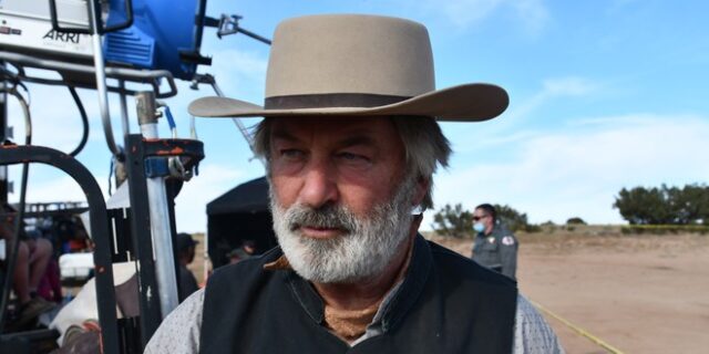 Βίντεο ντοκουμέντο από τα γυρίσματα του Rust: Ο Άλεκ Μπάλντουιν εξασκείται με το όπλο πριν τον μοιραίο πυροβολισμό