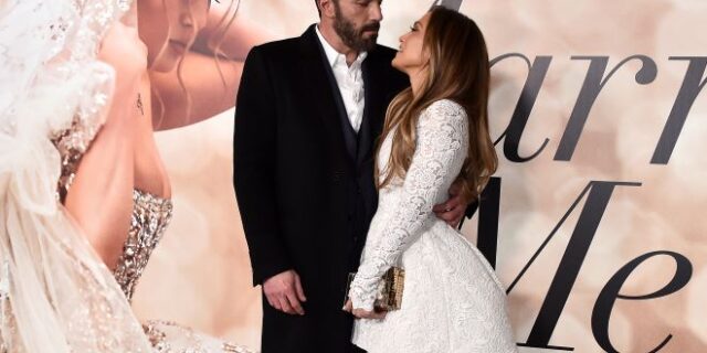 Jennifer Lopez: O Ben Affleck τής έκανε πρόταση γάμου στην μπανιέρα – Το εντυπωσιακό μονόπετρο