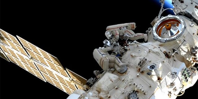 Διάστημα: “Περίπατος” για δύο Ρώσους κοσμοναύτες έξω από τον Διεθνή Διαστημικό Σταθμό