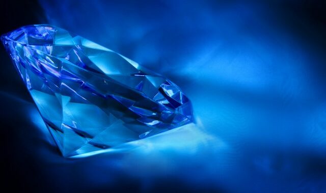 Το μεγαλύτερο μπλε διαμάντι που έχει βγει σε δημοπρασία  – “Ζαλίζει” το ποσό
