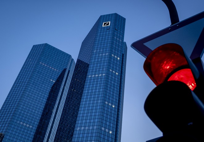 Deutsche Bank: Έφοδος εισαγγελέων και αστυνομίας στα κεντρικά γραφεία της