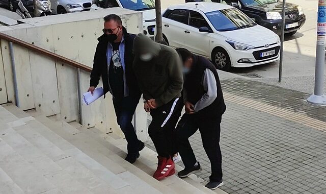 Τραγωδία στον Εύοσμο: Στα δικαστήρια με τον πατέρα του ο 15χρονος που πυροβόλησε και σκότωσε τον φίλο του