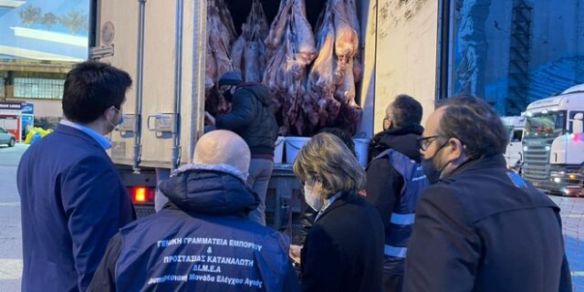 Πάσχα 2022: Έλεγχοι στο λιμάνι για “ελληνοποιήσεις” αμνοεριφίων και αυγών