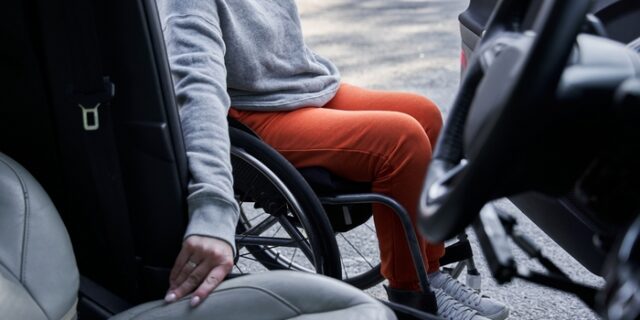 Επίδομα βενζίνης: “Ξέχασαν” τα ΑΜΕΑ και μηχανές έως 50 κυβικά από το fuel pass