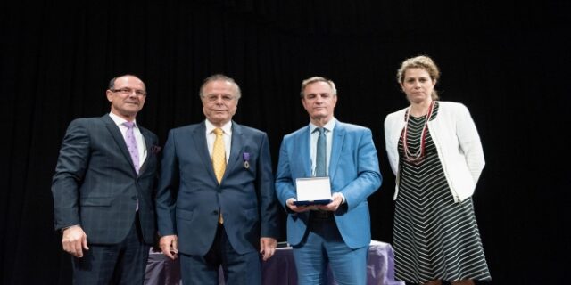 Παράσημο στην παιδεία για τα εκπαιδευτήρια ” O Πλάτων”