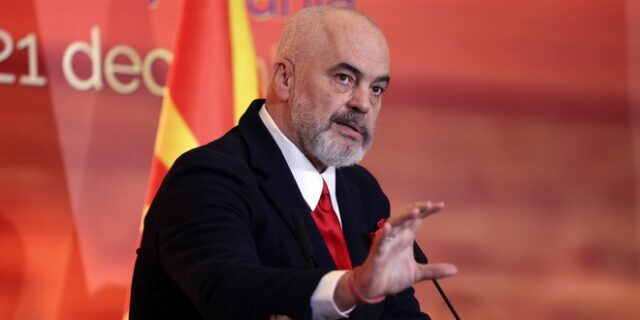 Έντι Ράμα: Τον κατέβασαν από πτήση της Lufthansa γιατί αρνήθηκε να φορέσει μάσκα